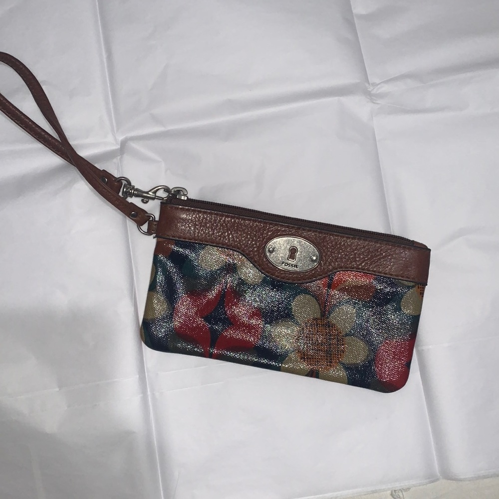 Fossil wristlet